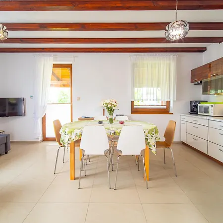 Morena House 펜션